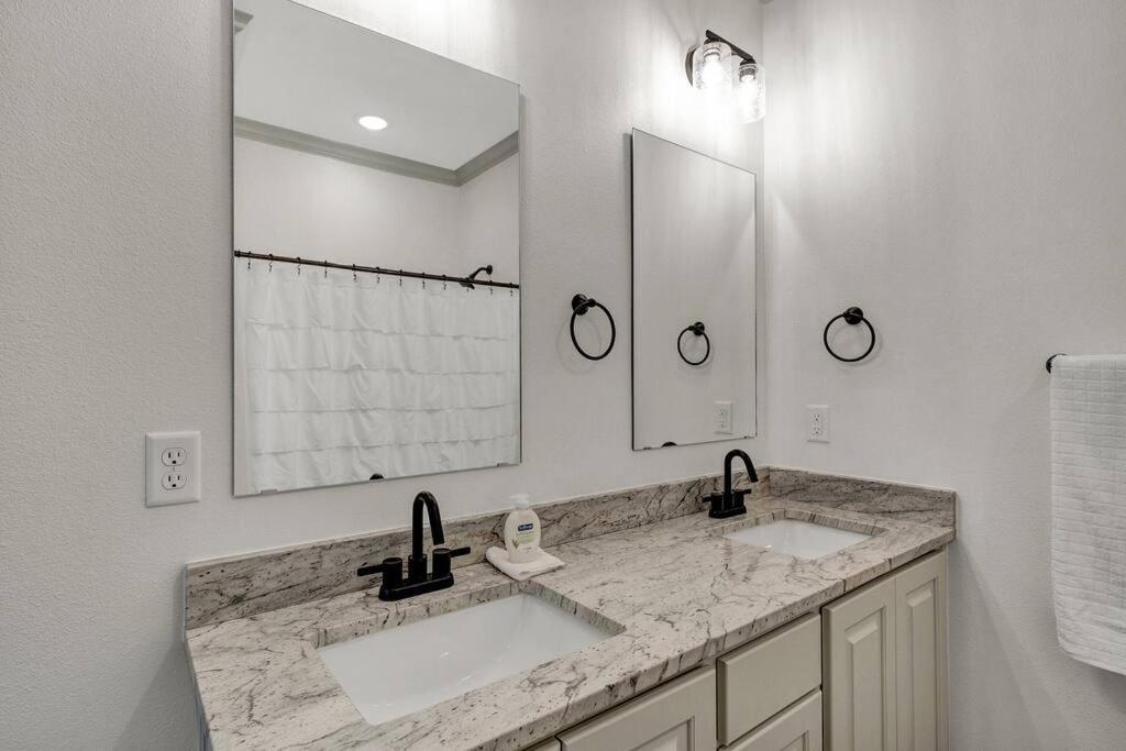 Alamo Luxury Living Up To 11 Tyler Exterior foto